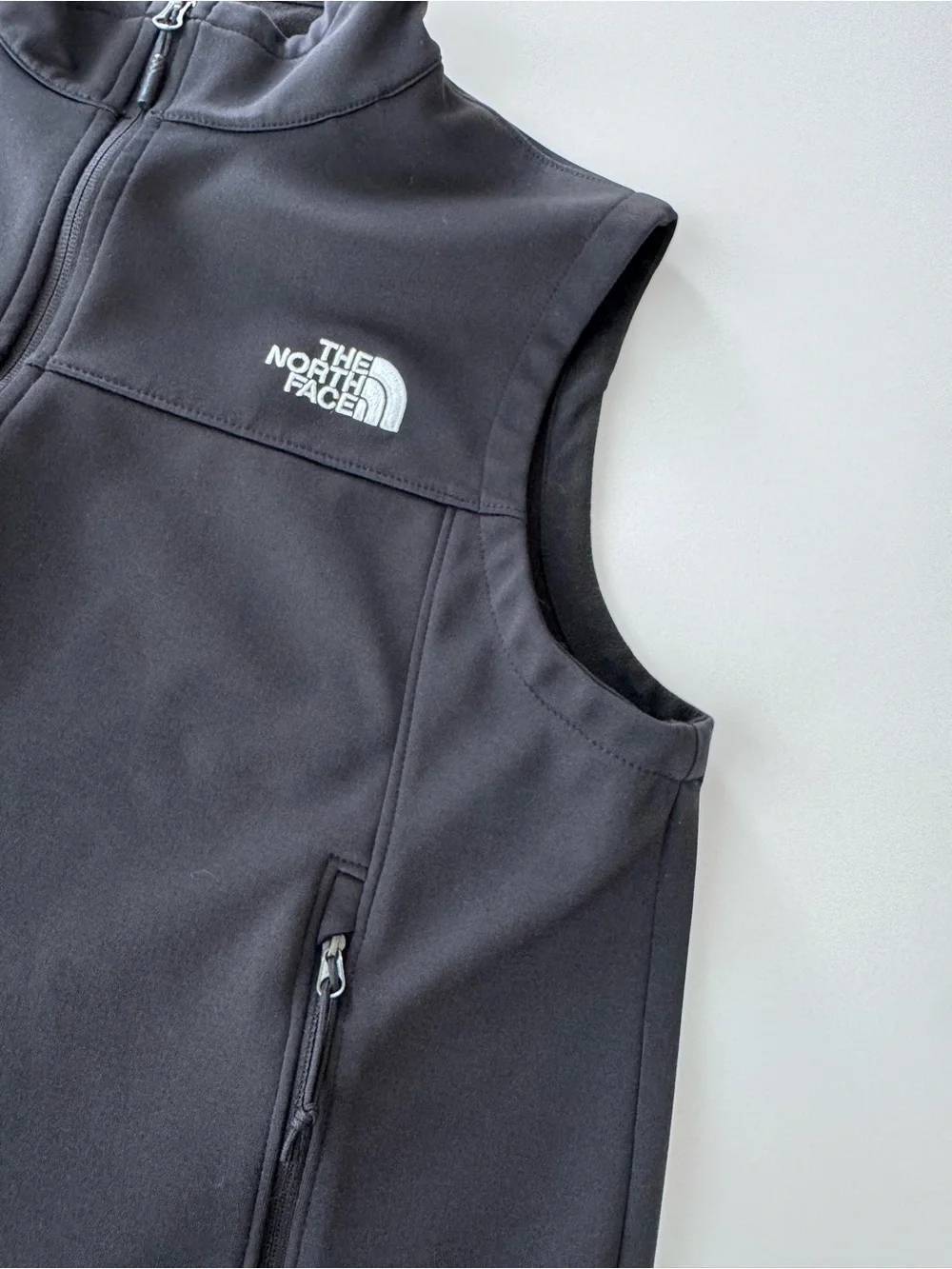The North Face Men’s Black Windwall Softshell Vest Size M